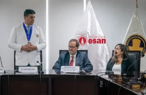 ESAN y el Colegio Médico del Perú suscriben convenio que impulsará la formación en gestión de médicos colegiados